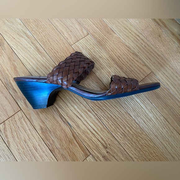 Braided Vegan Leather Sandals (7.5) - Picture 4 of 4